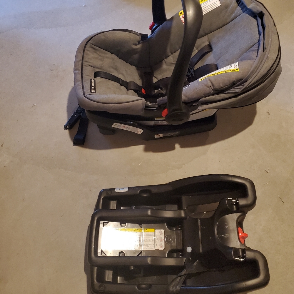 Graco Snugright Carseat with extra base